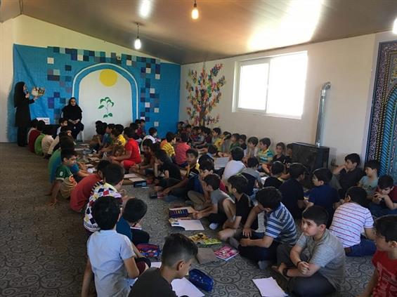 کتابخوانی در دبستان مهروماه