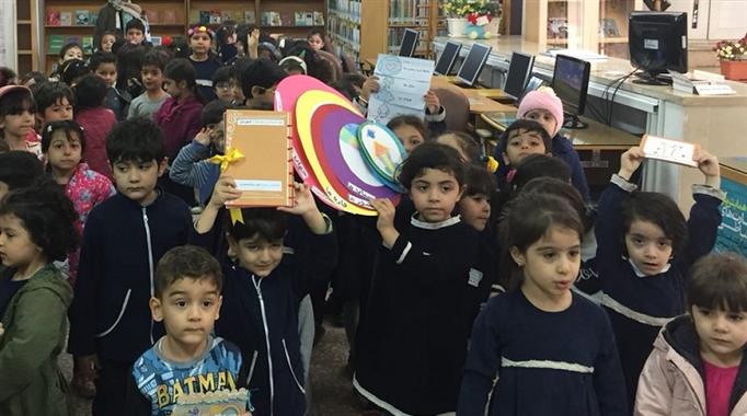 بازدید مهد کودک از کتابخانه