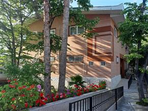 محوطه کتابخانه